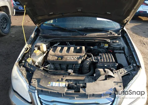 2012 Chrysler 200 Touring z USA, uszkodzony, nr VIN 1C3CCBBB8CN176496